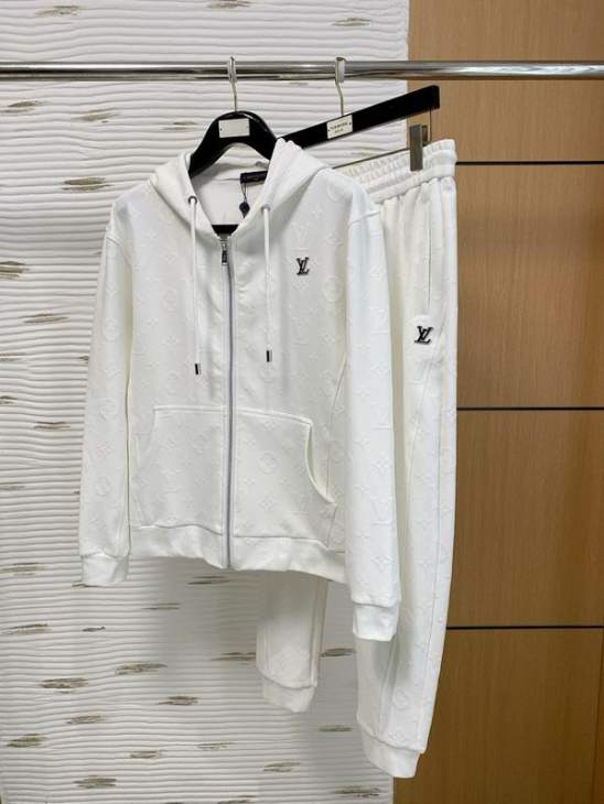 Picture of LV Sweater Suits _SKULVM-3XLkdtr15840814